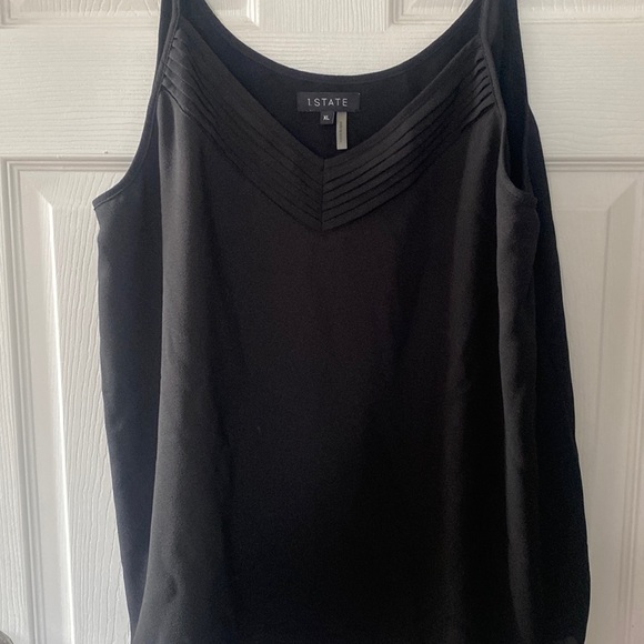 Cute top - Picture 1 of 3